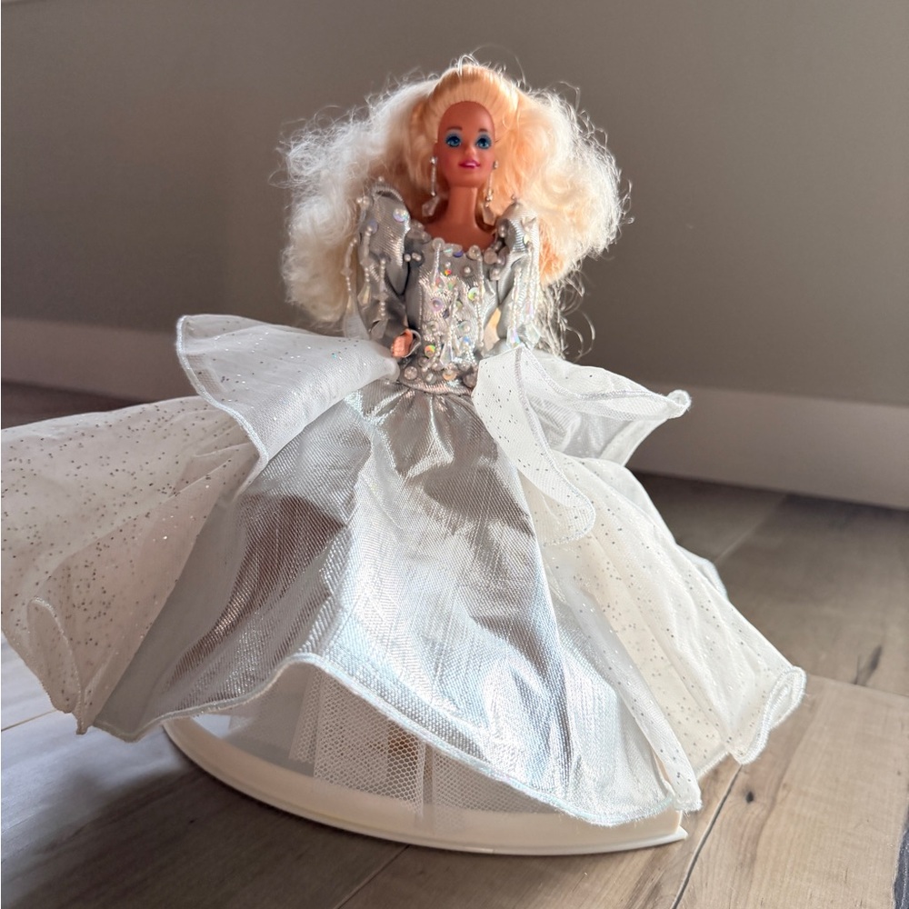 1992 Happy Holiday Barbie with Winter Wonderland Stand Limited Edition